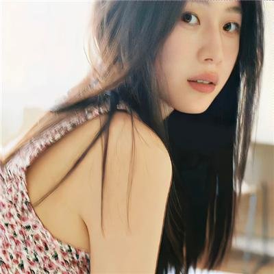 绯红色的窗帘